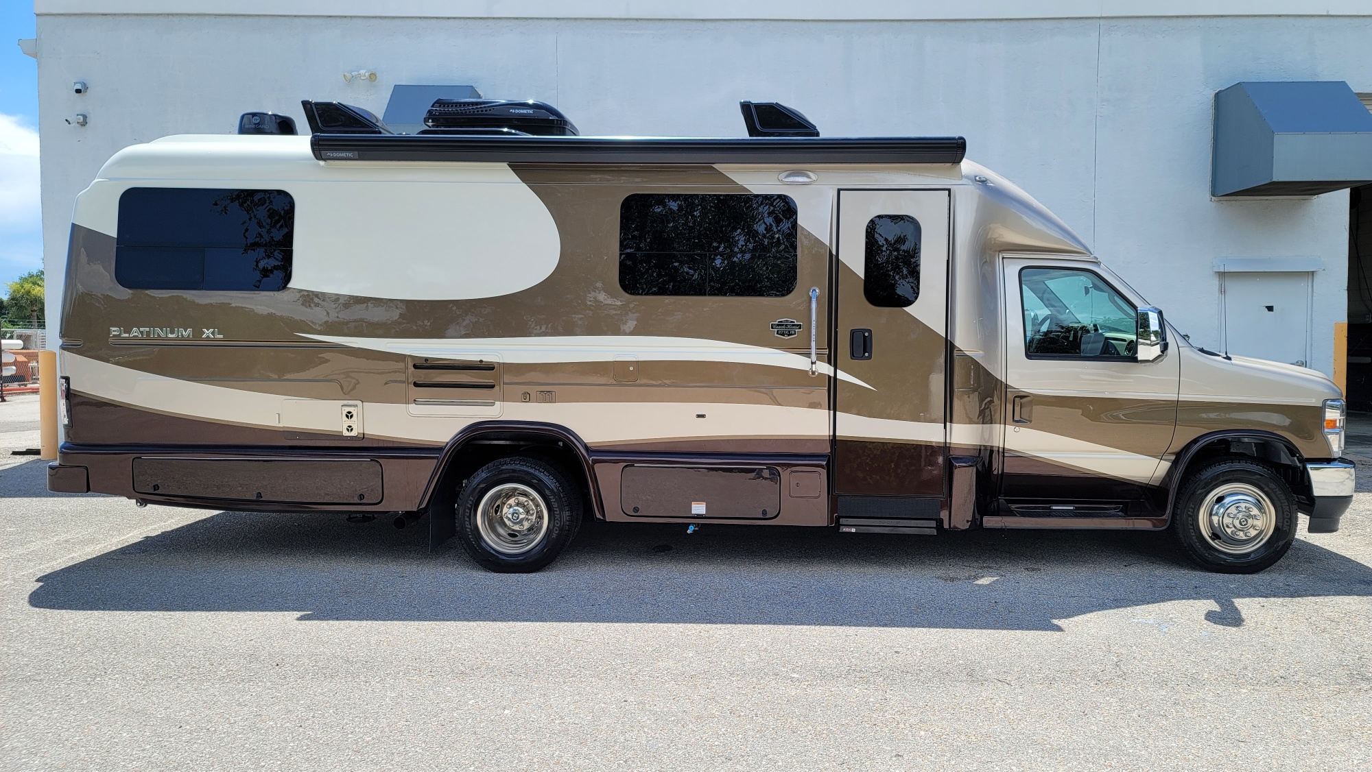 Platinum 261XL Exterior View